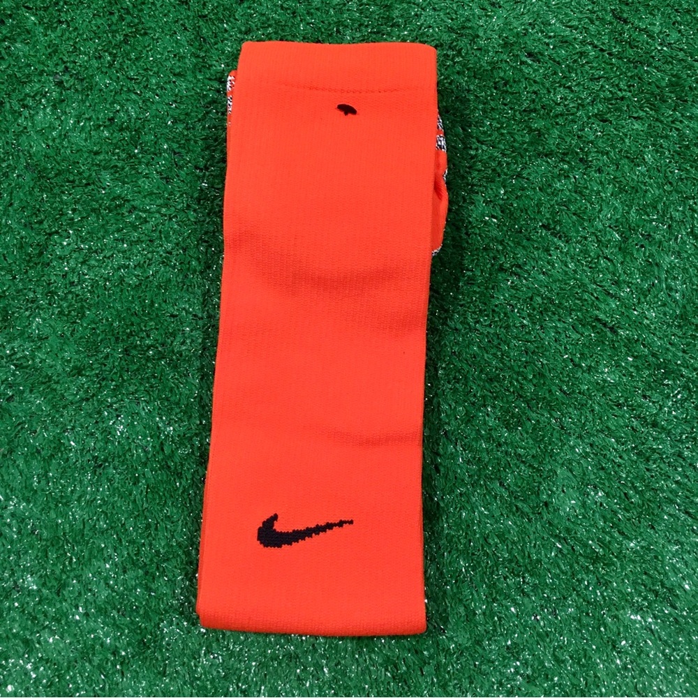 NEW NIKE GRIP SOCKS KNEE HIGH